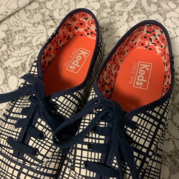 Keds Navy Blue/White Striped Laced Shoes. size 9 - Picture 2 of 4